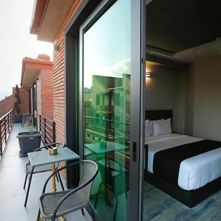 M 1 T Hotel Tiflis Exterior foto