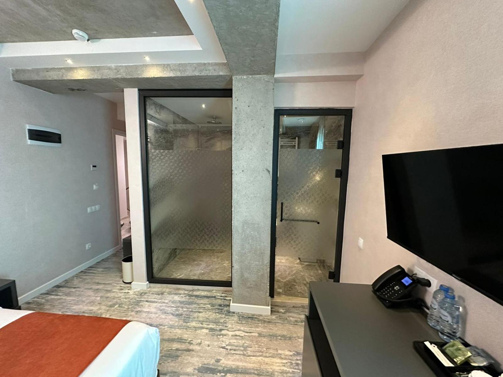 M 1 T Hotel Tiflis Exterior foto