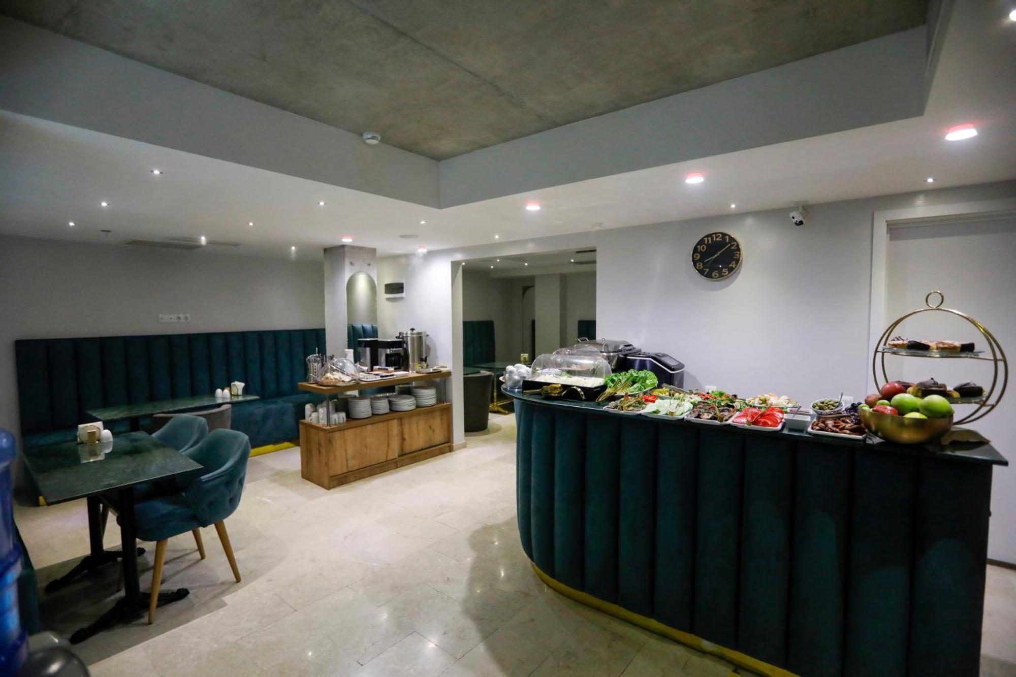 M 1 T Hotel Tiflis Exterior foto