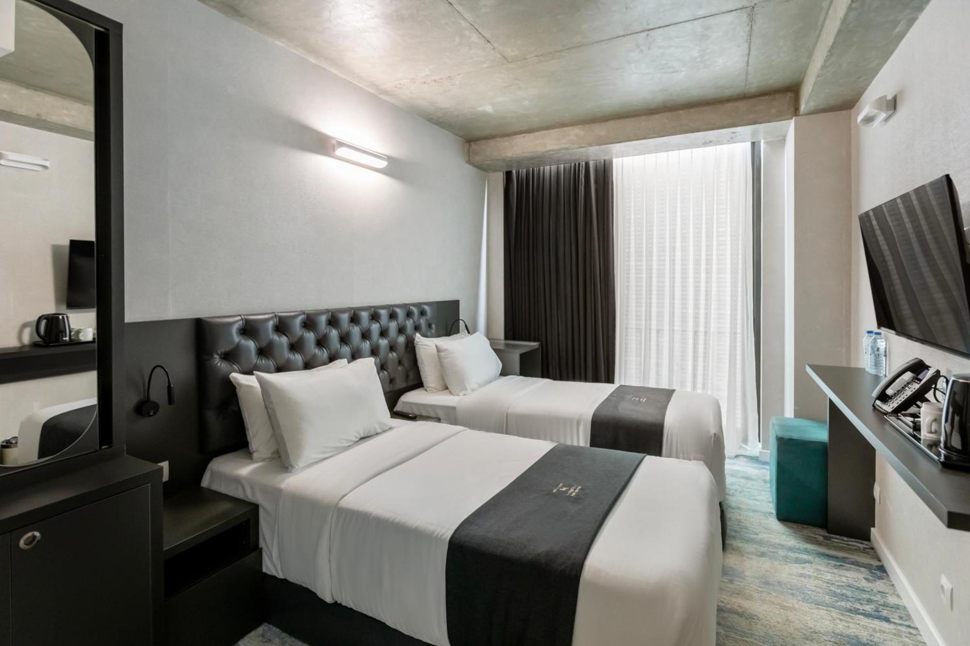 M 1 T Hotel Tiflis Exterior foto