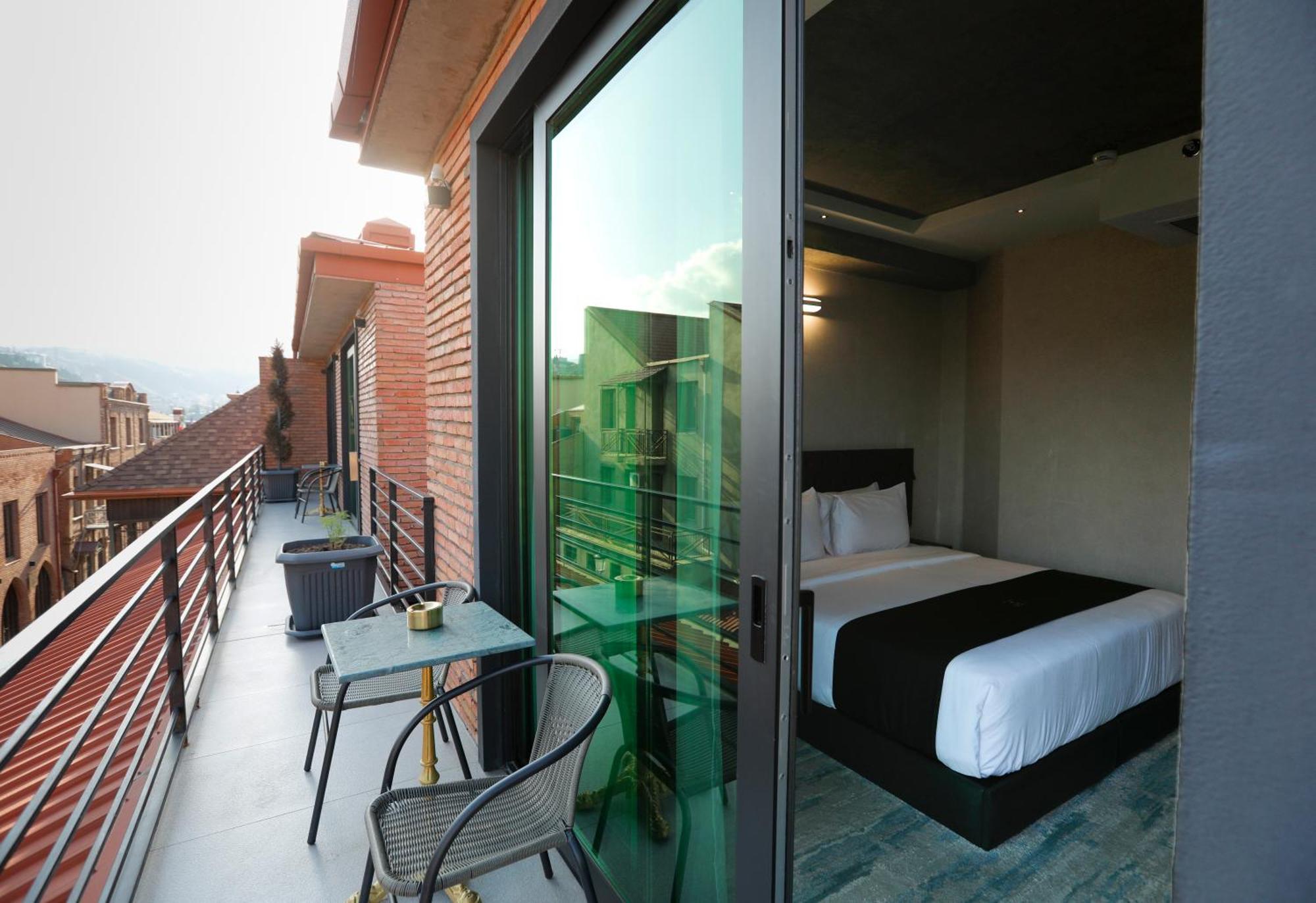 M 1 T Hotel Tiflis Exterior foto