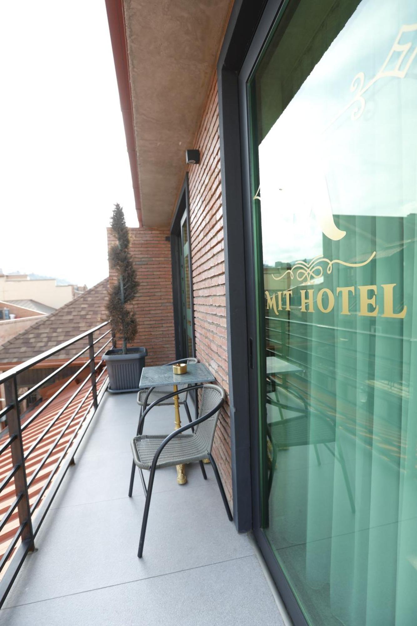 M 1 T Hotel Tiflis Exterior foto