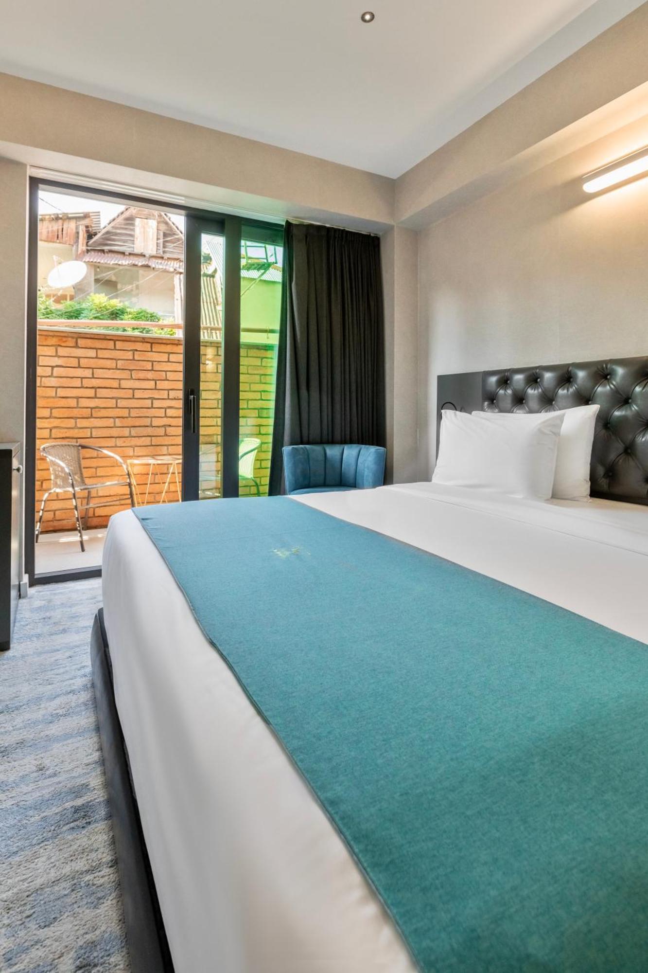 M 1 T Hotel Tiflis Exterior foto