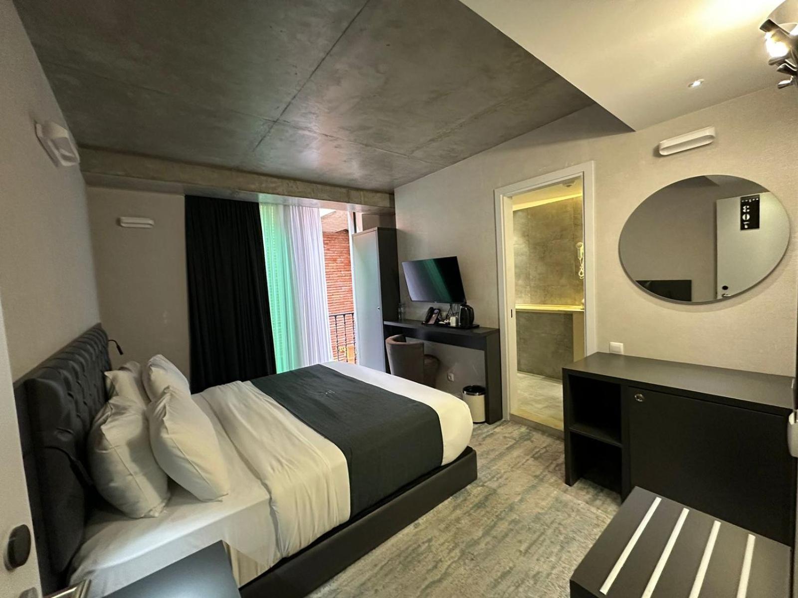 M 1 T Hotel Tiflis Exterior foto